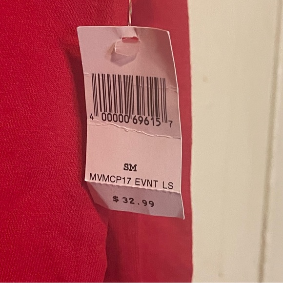 Disney Parks Authentic 2016 Christmas Tee Shirt - Picture 6 of 7